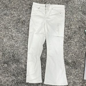 american eagle hi-rise artist flare x- short white jeans